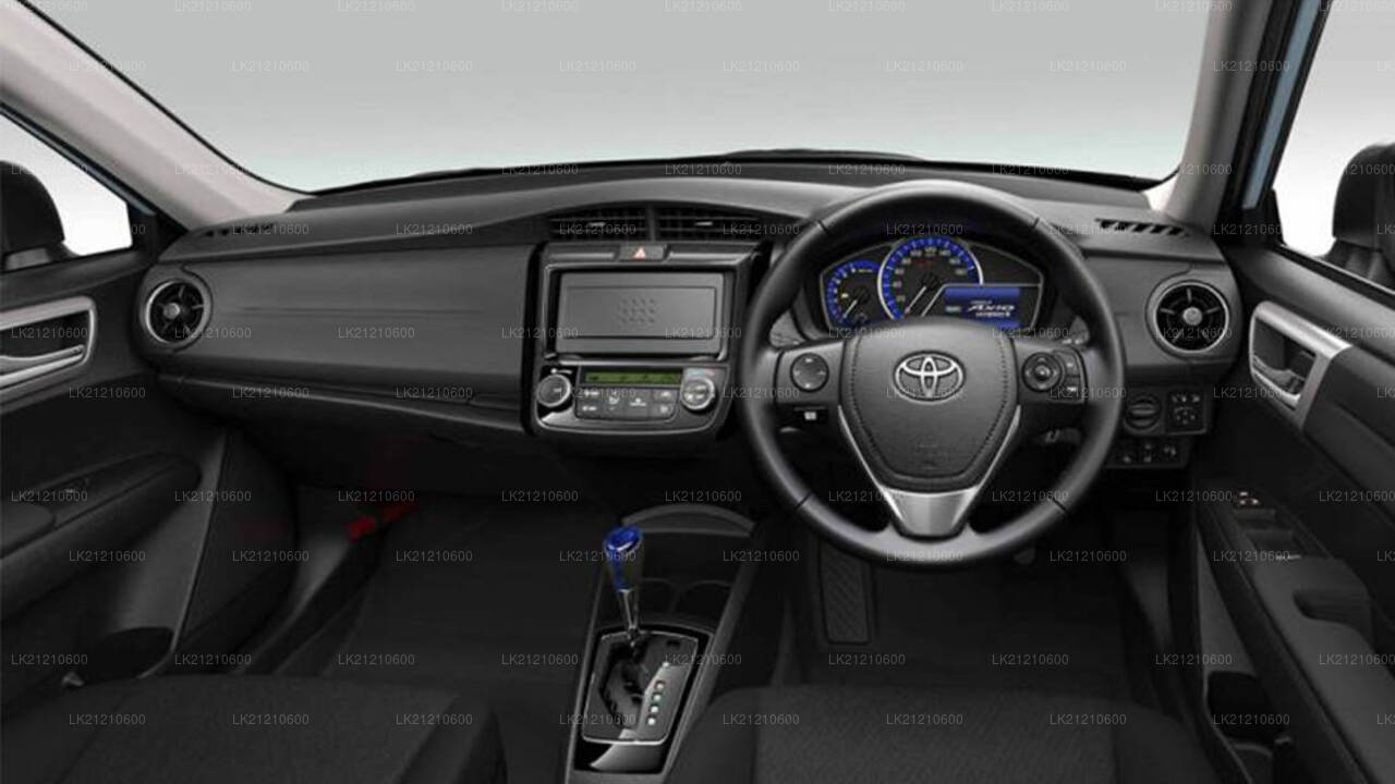 Toyota Axio Hybrid NKR 165 Standardbil (Selvkørende)