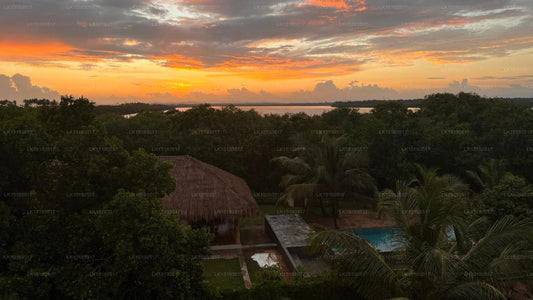 AT ONE - with Nature Glamping Resort, Rekawa