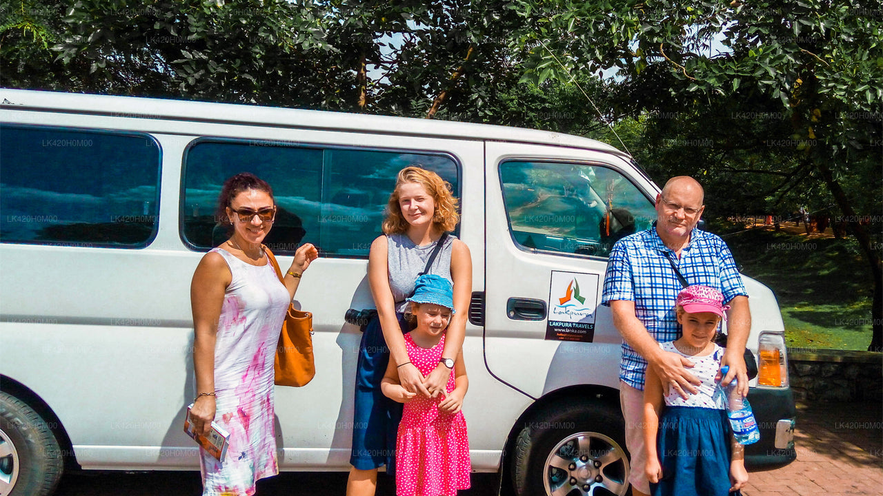 Weligama by til Colombo (CMB) Lufthavn Privat Transport