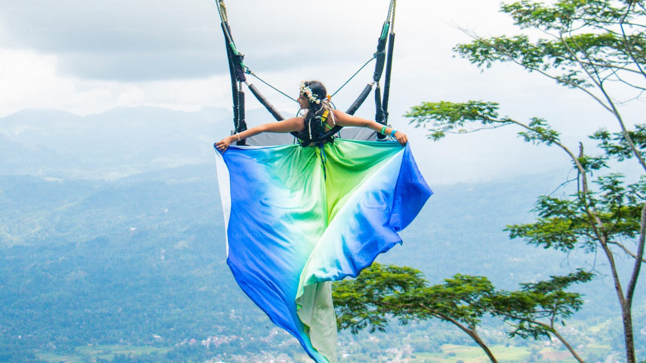 Sving ved Ambuluwawa med panoramaudsigt over Kandy