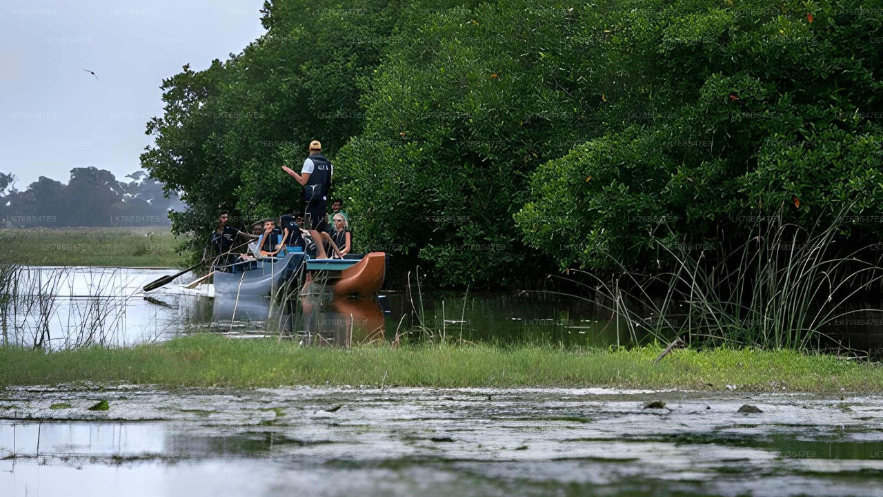 Guidet traditionel Thoni-tur i Pasikudah-lagunen