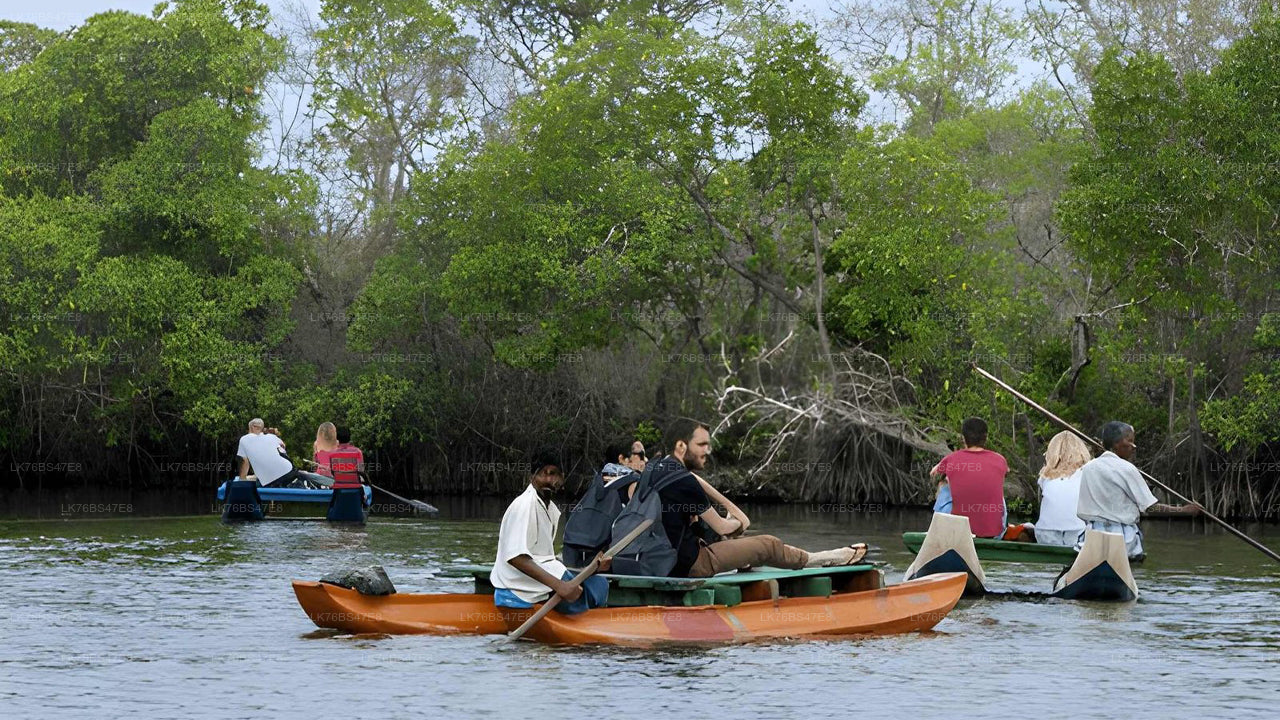 Guidet traditionel Thoni-tur i Pasikudah-lagunen