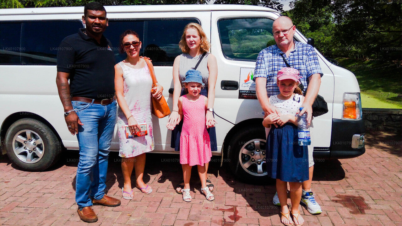 Colombo (CMB) Airport til Wadduwa by Private Transfer