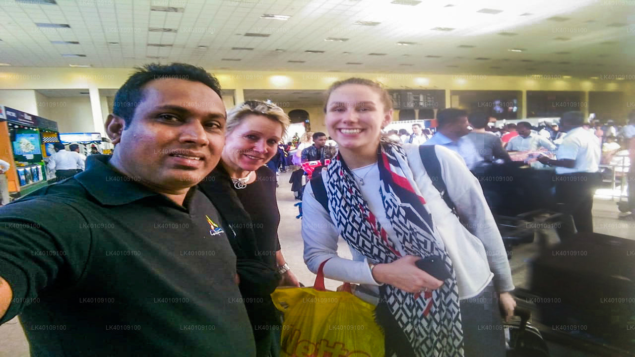 Colombo (CMB) Airport til Galapita Private Transfer