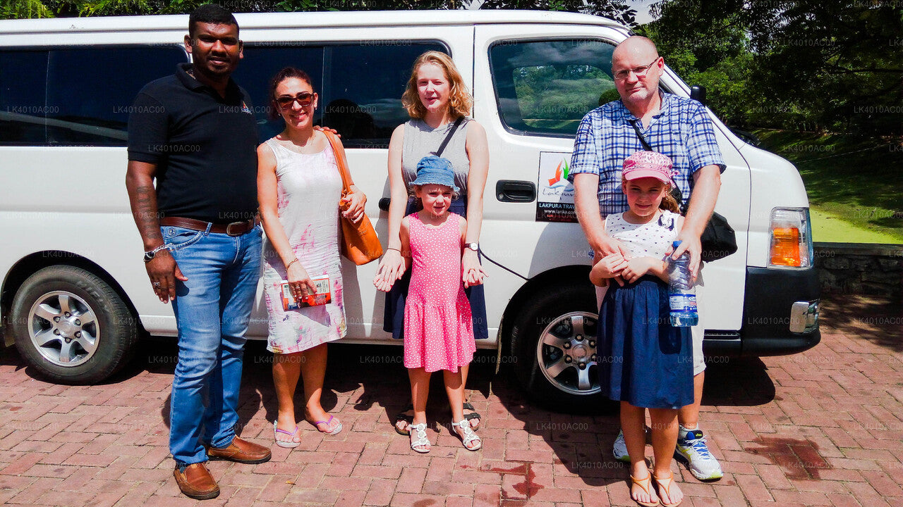 Colombo (CMB) Lufthavn til Gandara by privat transfer