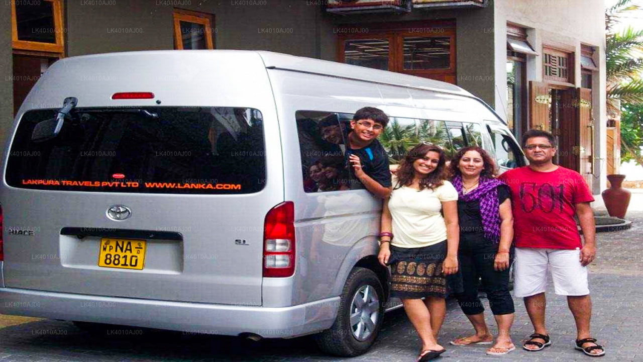 Colombo (CMB) Airport til Minneriya By Privat Transfer
