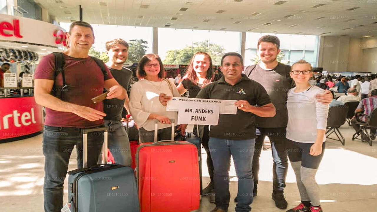 Transfer between Colombo Airport (CMB) and Villa Golden, Galle