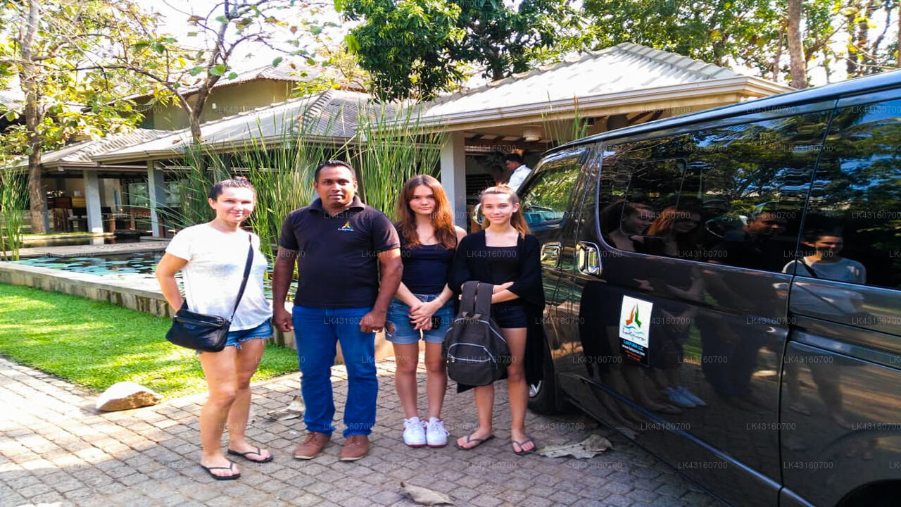 Transfer between Colombo Airport (CMB) and Platinum Marawila, Marawila