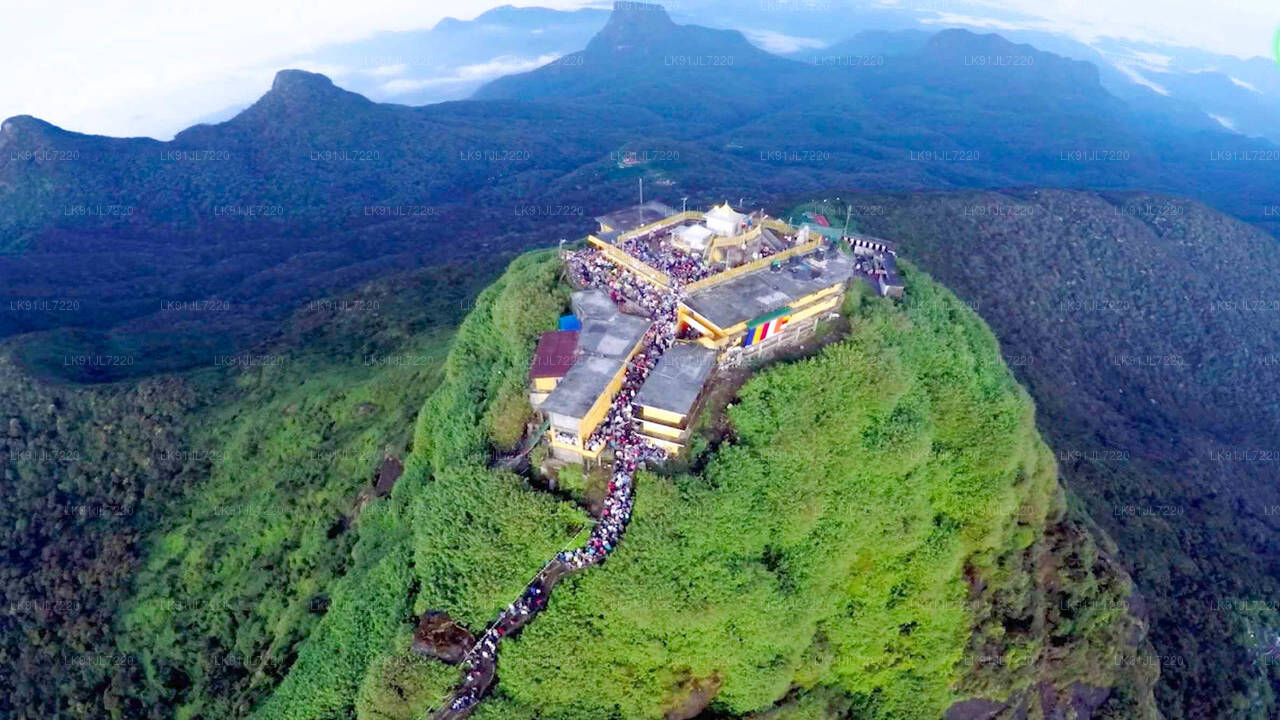 Scenisk flyvetur til Adam's Peak fra Colombo